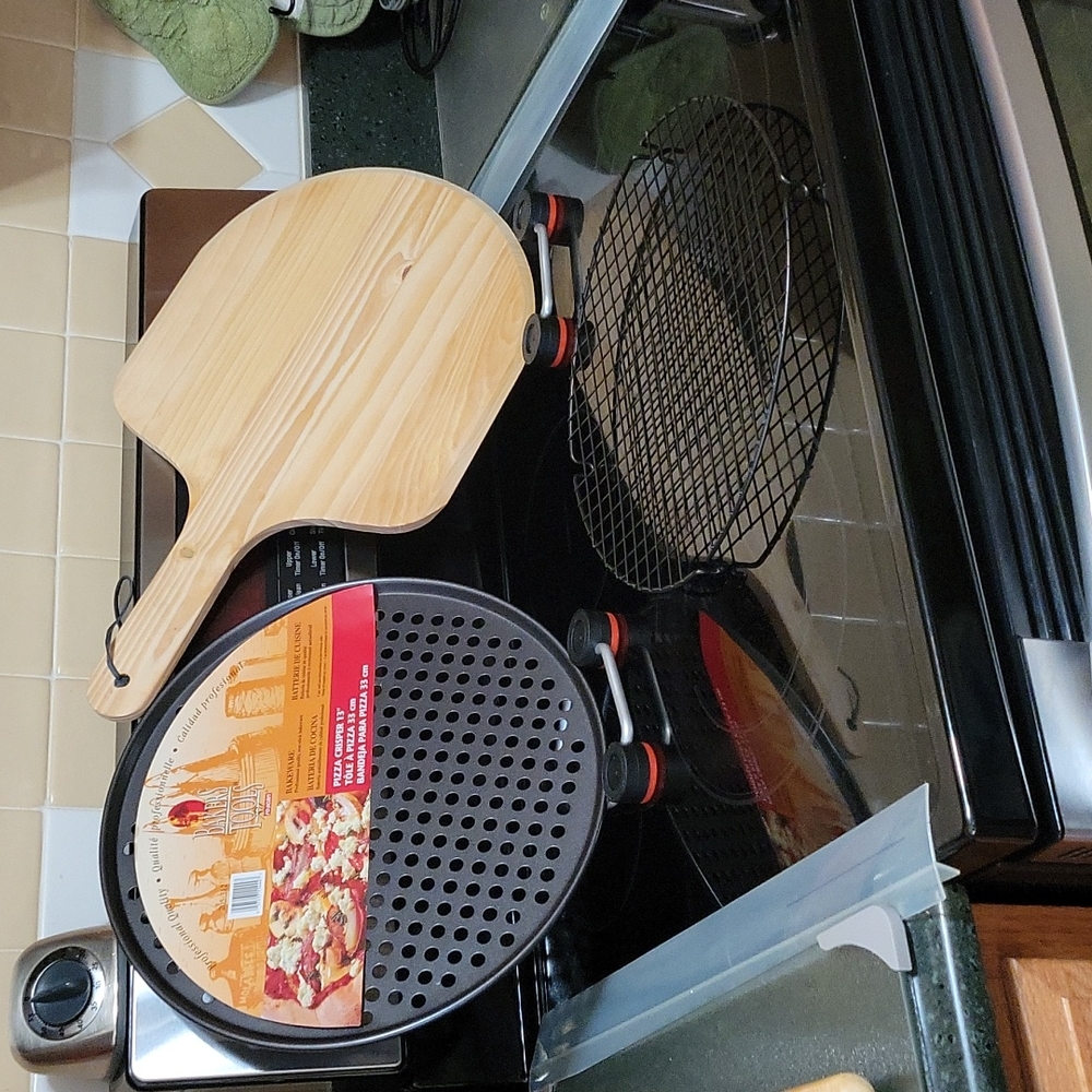 Three Pcs.Pizza Pan, Board & Rack. - Picture 8 of 11